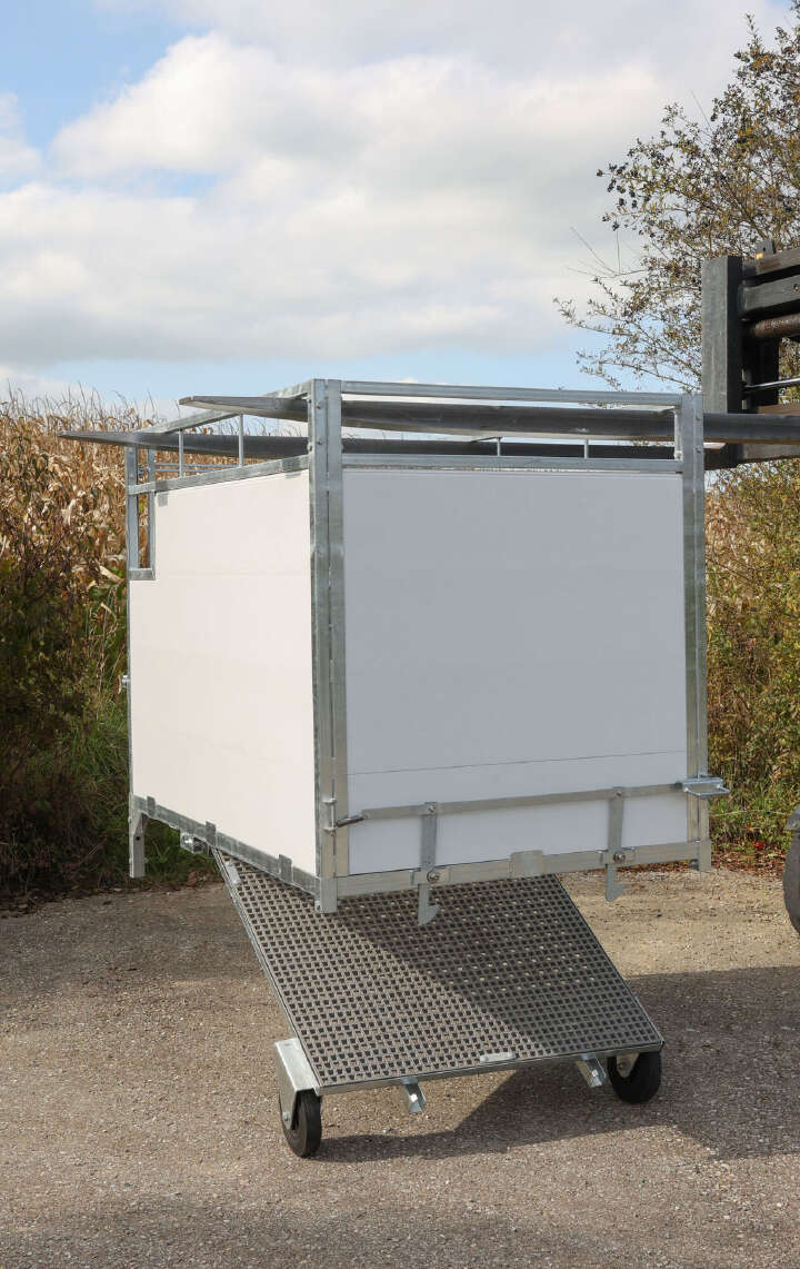 KERBL Kälberbox Premium mit schwenkbarem Boden